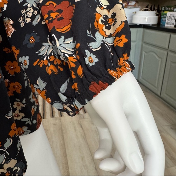 NWT 𝘾𝙧𝙖𝙘𝙠𝙚𝙧 𝘽𝙖𝙧𝙧𝙚𝙡 Floral Top Size Large - Picture 8 of 16